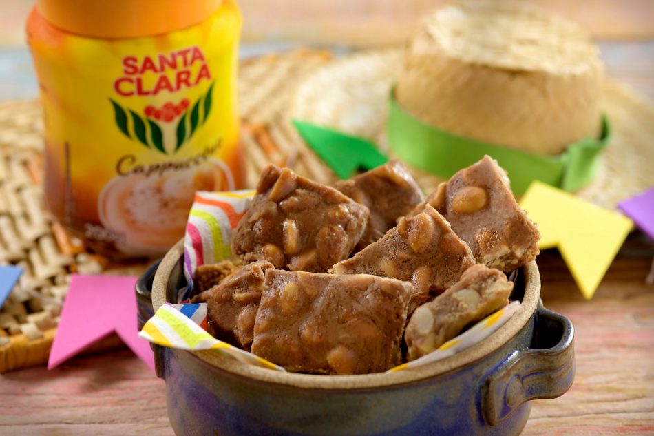 Pé de Moleque com Café Santa Clara