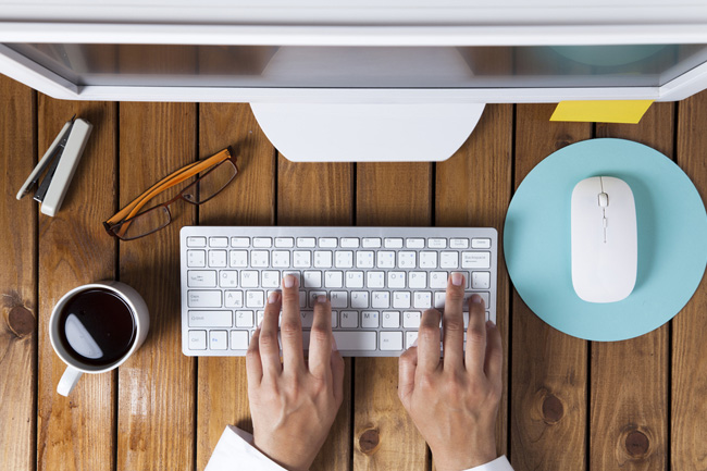 Quer melhorar o clima no trabalho? Tome café!