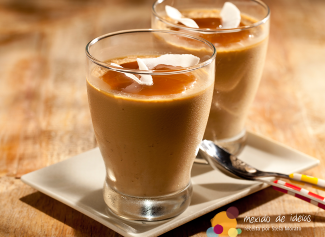 Panna cotta de café com leite e coco