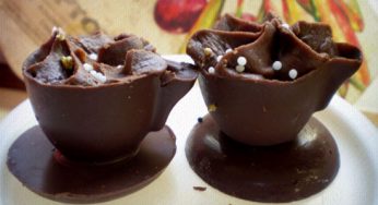 Xícara de chocolate e brigadeiro