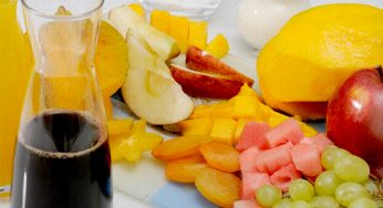 Frutas com calda de café