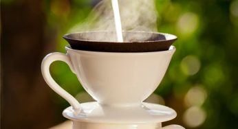 Café coado na garapa (caldo de cana)