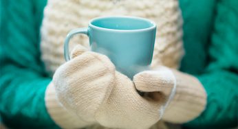 Sueco escolhe ajudar pessoas no inverno com café