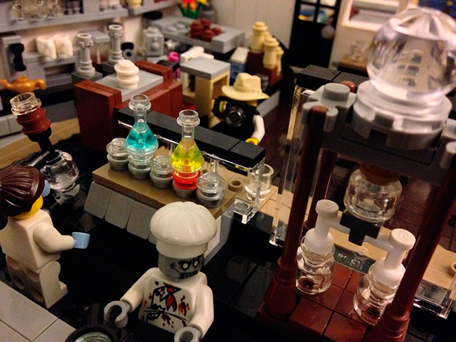 Americano-recria-cafeteria-usando-pecas-de-Lego.jpg
