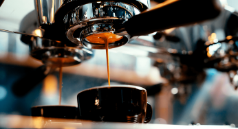 Sua caneca pode mudar o sabor do café?