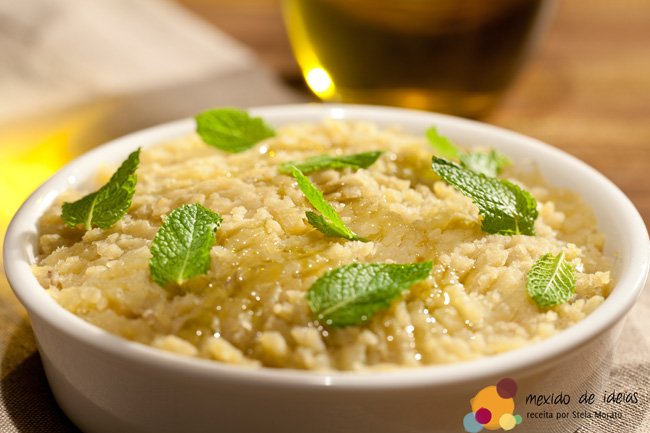 Escondidinho de batata doce com chá de hortelã