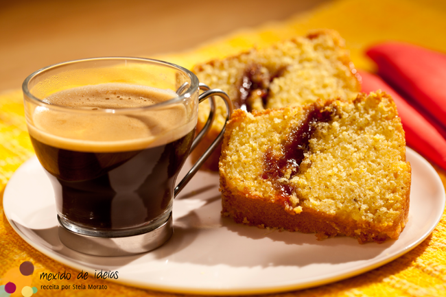 Bolo de milho com goiabada