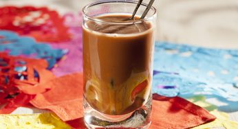 Drink de chocolate quente e mescal
