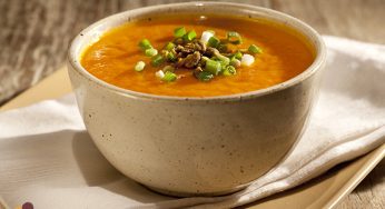 Sopa fria de abóbora com chá preto
