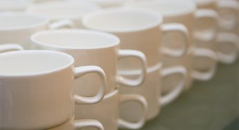 Como organizar xícaras em casa?
