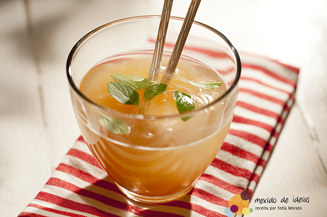 Suco-de-capim-cidreira-com-tamarindo