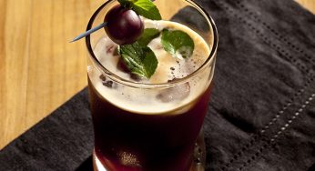 Drink com café espresso e saquê