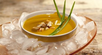 Sopa de abóbora japonesa com capim cidreira