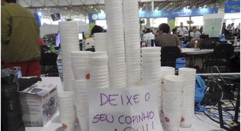 Forte de copinhos de café na Campus Party