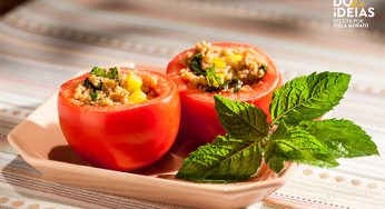 Tomate com cuscuz e café orgânico