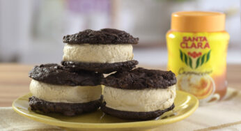 Sanduiche de Cookie com Sorvete de Cappuccino Santa Clara